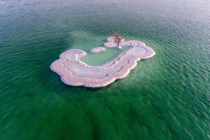 Zouteilanden in de Dode Zee